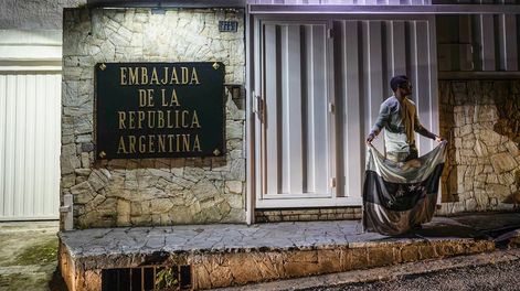Los Andes | Venezuela negó el asedio a la embajada argentina en Caracas: denuncian que les cortaron luz y agua. Foto: Gentileza.