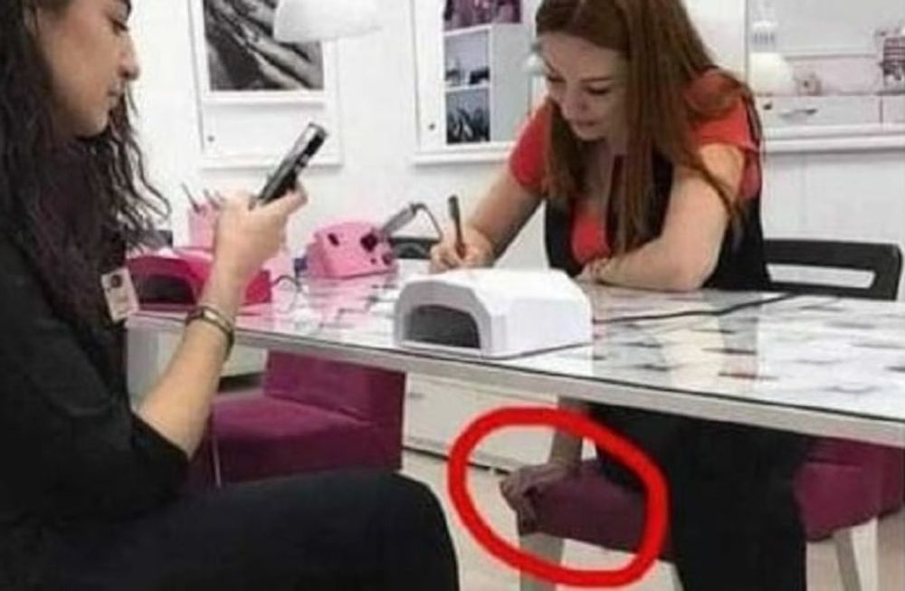 Nuevo reto visual: ¿De quién es la mano que sobra?