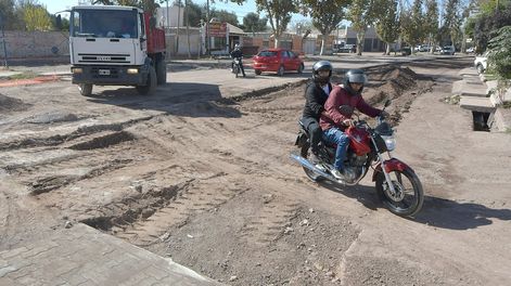 Los Andes | La mayor parte de las calles en reparación se encuentran al Norte del barrio Santa Ana, entre el carril Godoy Cruz, La Purísima, Tirasso y Esquiú. | Foto: Orlando Pelichotti / Los Andes