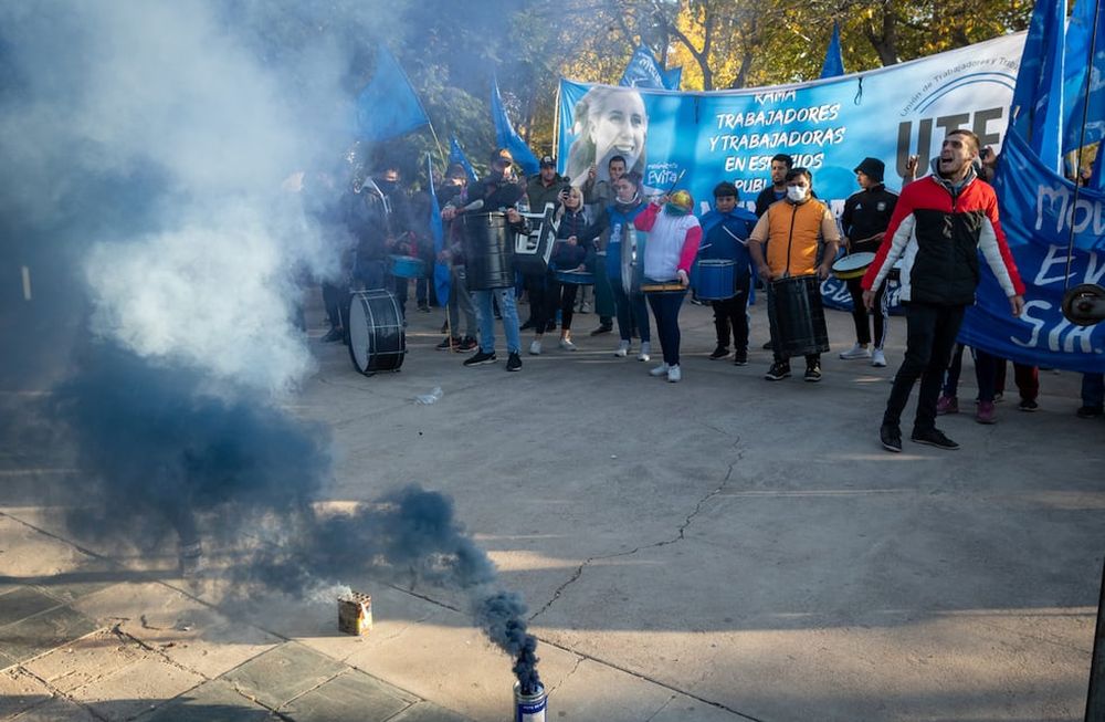 La militancia del Frente de Todos, al menos los más cercanos al kirchnerismo, se convocarán en calle España al 1.200, dónde se ubica la sede del PJ Mendoza.Foto: Ignacio Blanco / Los andes