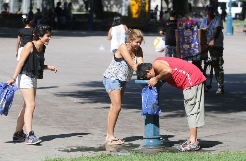 El calor dará un respiro mañana, luego seguirán las altas temperaturas