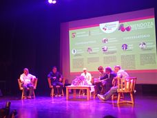 Funcionarios locales y referentes del sector privado intercambiaron ideas para seguir trabajando juntos. Funcionarios locales y referentes del sector privado intercambiaron ideas para seguir trabajando juntos.