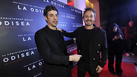 Esteban Lamothe y Benjamín Vicuña en el preestreno de La Odisea, de Christopher Nolan.