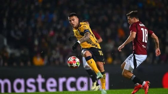 Lautaro Martínez hizo historia en el Inter: convirtió un gol ante el Sparta Praga y alcanzó a Adriano como máximo goleador del conjunto italiano en la Champions League./ Gentileza.