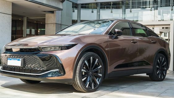 Toyota Crown Hybrid 2026.
