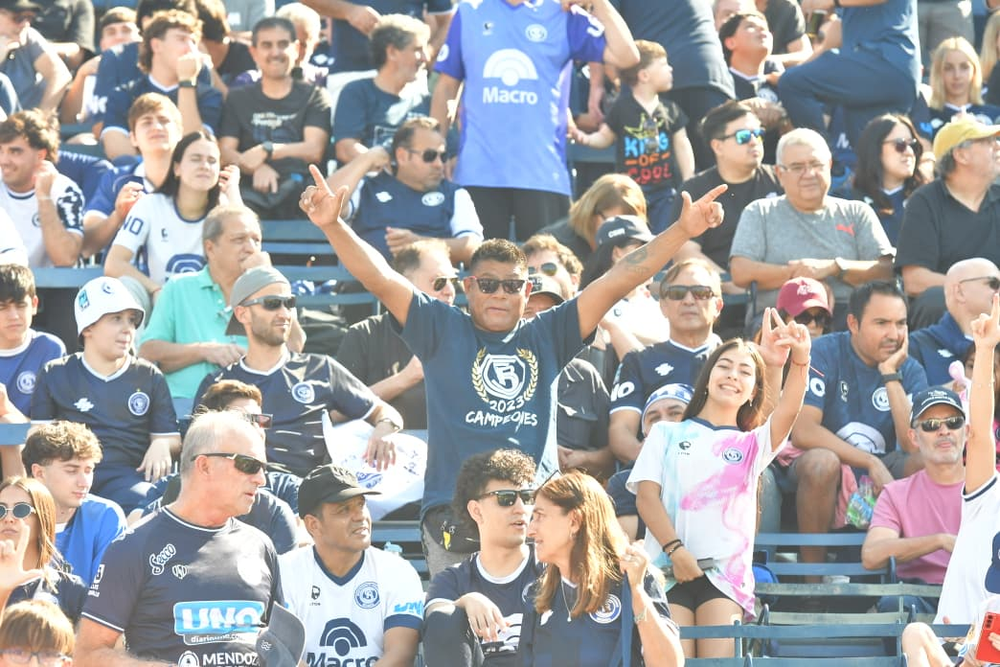 En el Parque la fiesta es total, el equipo Azul se mostró imparable en el juego y se impone 2 a 0 al Biccho. En el Parque la fiesta es total, el equipo Azul se mostró imparable en el juego y se impone 2 a 0 al Biccho.