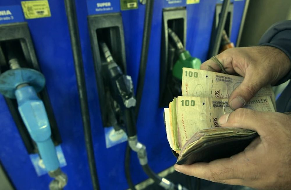 Los combustibles registran aumentos permanentes, en una repetición que ya no causa sorpresa pero sí indignación. Foto: Orlando Pelichotti