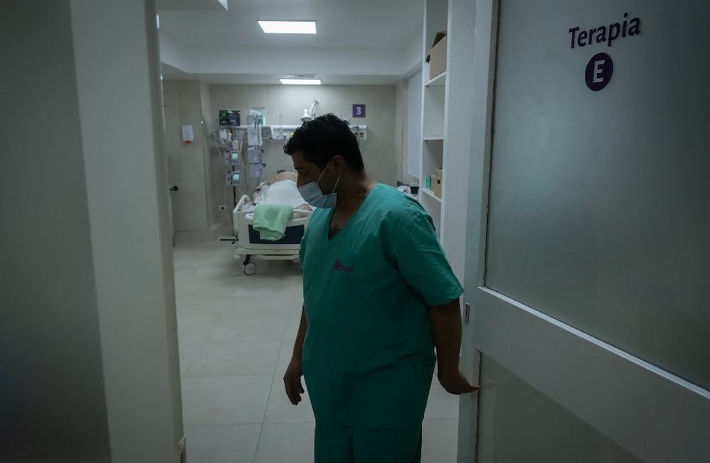 La llegada del coronavirus evidenció la tarea de los enfermeros y llevó a muchos estudiantes a buscar allí un futuro. Foto: Ignacio Blanco / Los Andes