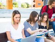 El desafío de repensar la educación y motivar a los jóvenes a unirse a la universidad.&nbsp;
