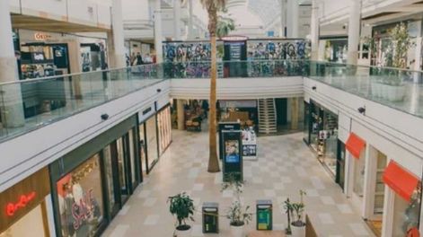 Un local orientado a la venta de indumentaria femenina ofrece empleo en Mendoza Shopping. Foto: Gentileza Mendoza Chic / Instagram.