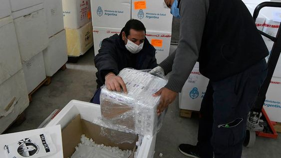 Todo indica que las dosis de AstraZeneca tenían como destino los geriátricos Renacer 1, 2 y 3. Foto: Imagen ilustrativa - Orlando Pelichotti / Los Andes