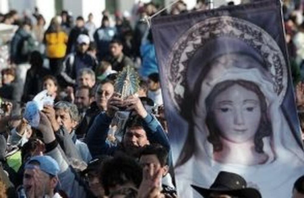 Miles de jóvenes de todo el país inician la peregrinación a la Virgen de Luján