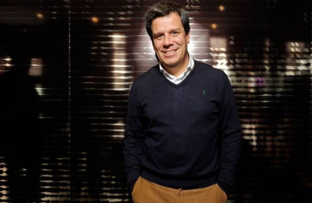 El neurólogo estrella Facundo Manes permanecerá internado debido a un cuadro de neumonía por Covid-19.