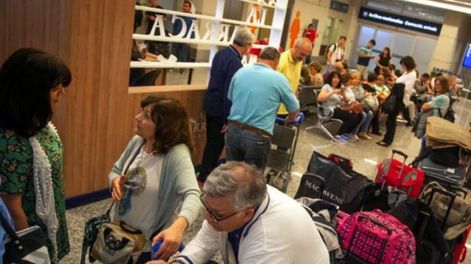 Macri sale a buscar distritos, Cristina tensa el clima social - Por Edgardo R. Moreno