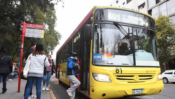 Sigue la puja por los subsidios al transporte público del interior del país. Foto: José Gutierrez / Los Andes