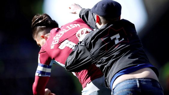 La venganza más dulce: un hincha local lo agredió y les respondió con un gol