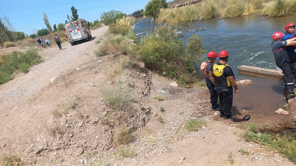 Una menor falleció tras quedar atrapada en un caño del Río Mendoza. Foto: Prensa Seguridad
