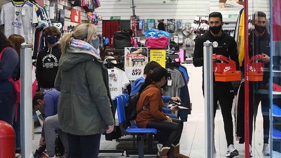 Empleados de comercio: si se suma el presentimo, el salario básico alcanzará el piso de $286.000/ Foto:José Gutierrez / Los Andes