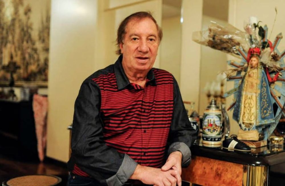 Verón repudia la foto de Bilardo publicada en las redes y pide por su recuperación