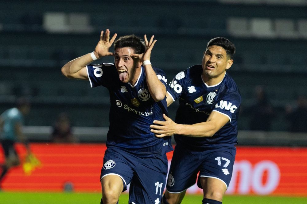 Independiente Rivadavia abrió temprano el marcador a través de un cabezazo de Gonzalo Ríos.&nbsp;