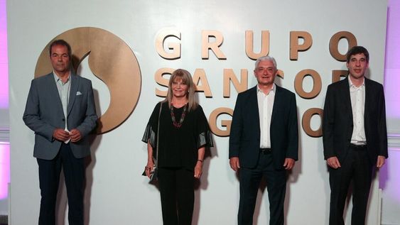El Presidente de Prevención ART, Gustavo Badosa; el Presidente de SANCOR Seguros Alfredo Panella, junto a su esposa (centro) y el CEO del Grupo Sancor Seguros, Alejandro Simón.