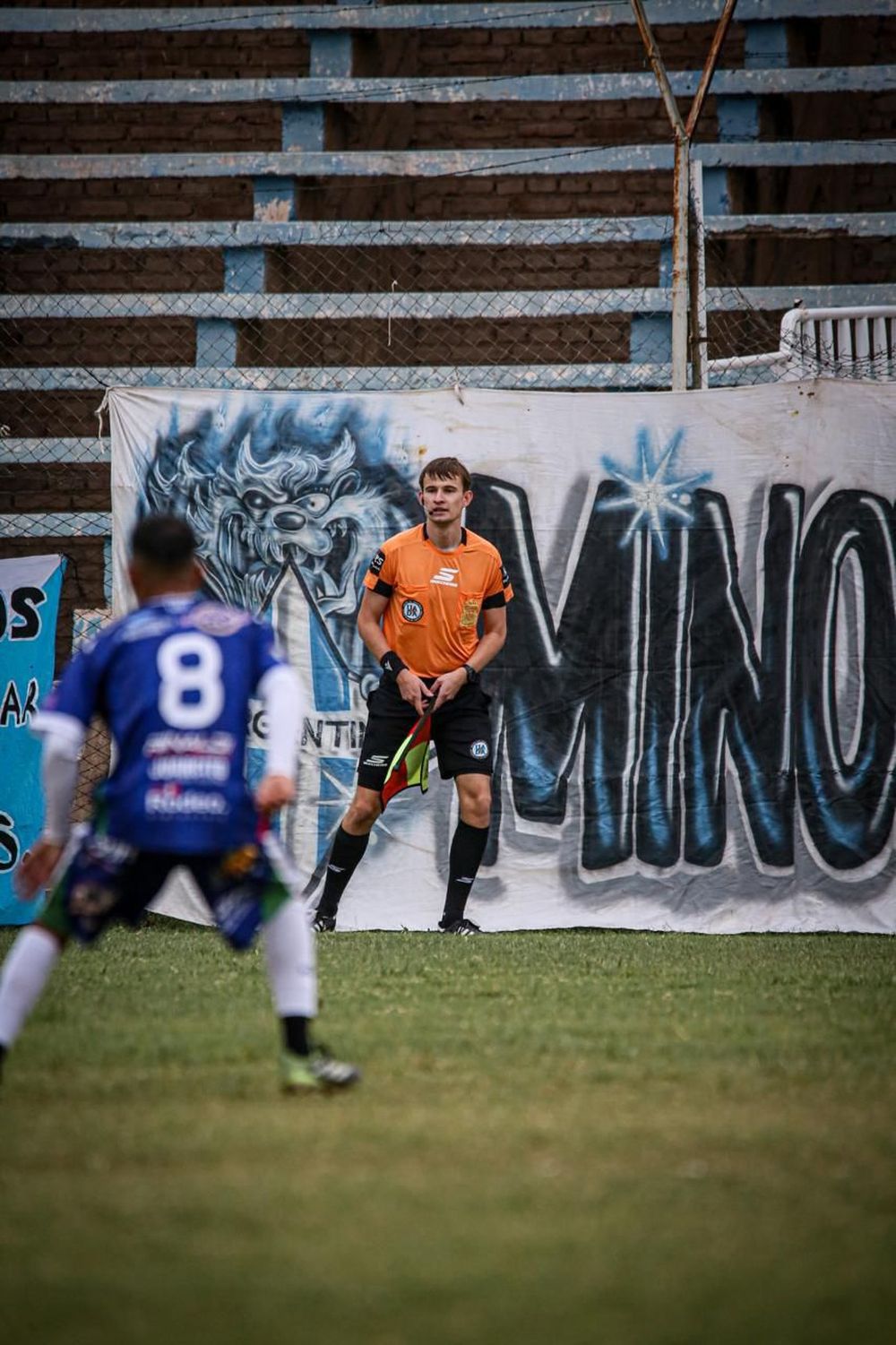 Kristjan Kruk lleva tres meses dirigiendo en la Liga Mendocina de fútbol: Me gusta la pasión con que se juega.&nbsp;