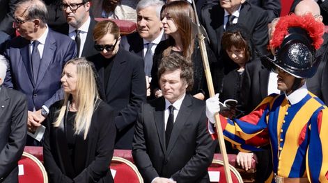 Milei se insoló en el funeral del papa Francisco y lo salvó la magia de Lilia Lemoine