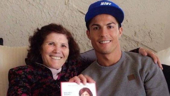 A la madre de Cristiano Ronaldo le confiscaron 45 mil euros en Barajas