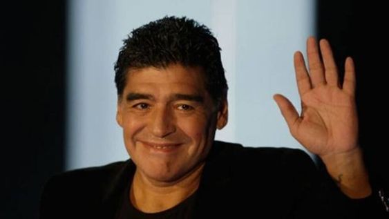 Atentos, amantes del fútbol: Maradona volverá a jugar