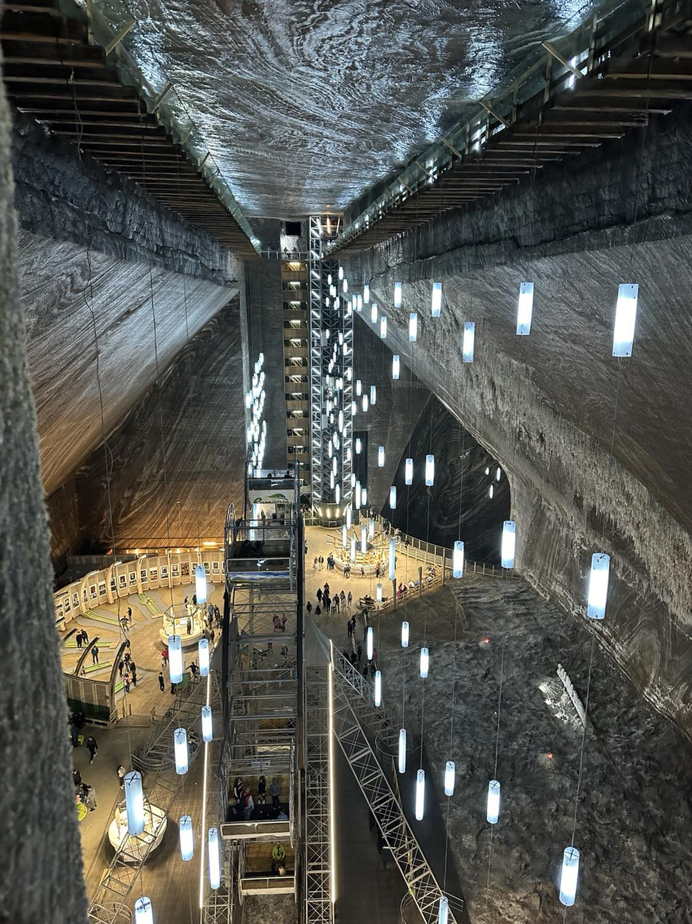 La Salina Turda tiene atracciones para toda la familia. 