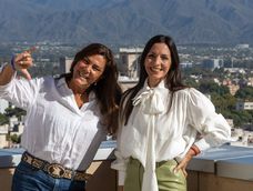 Dalila Tahan, diseñadora de moda, con Laura Rez Masud En La Cima.&nbsp;