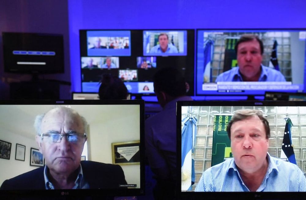 El ultra K neuquino Oscar Parrilli y el aliado rionegrino Alberto Weretilneck, dos de los integrantes de la comisión en la que también participa Fernández Sagasti.