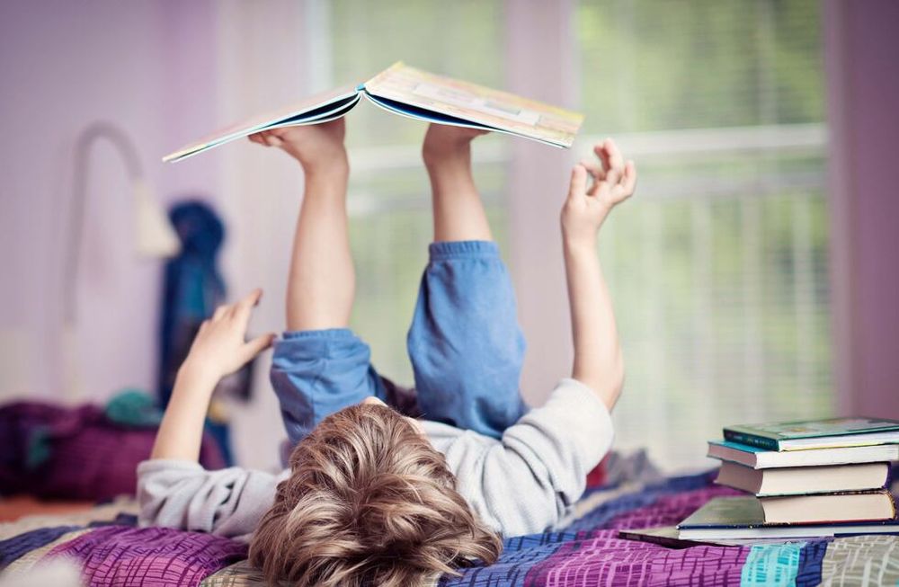 Nuestro país tiene una extensa tradición de literatura infantil, con referentes de la talla de María Elena Walsh, Elsa Bornemann y Javier Villafañe.