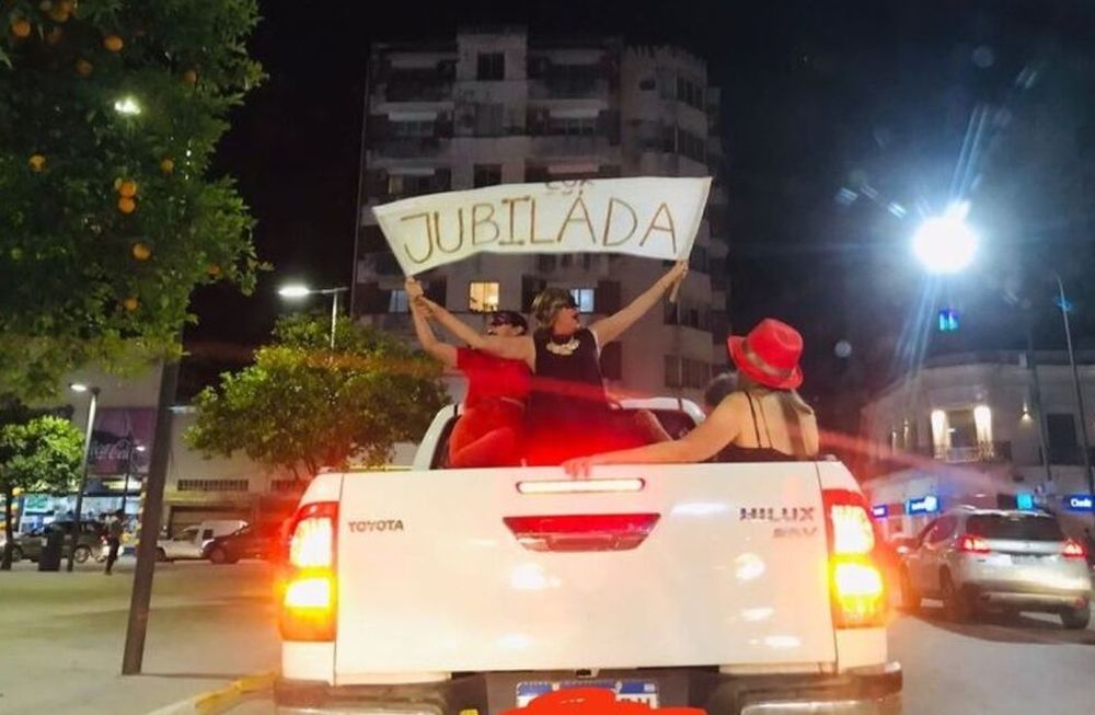 La mujer compartió su alegría por las calles de la capital tucumana.