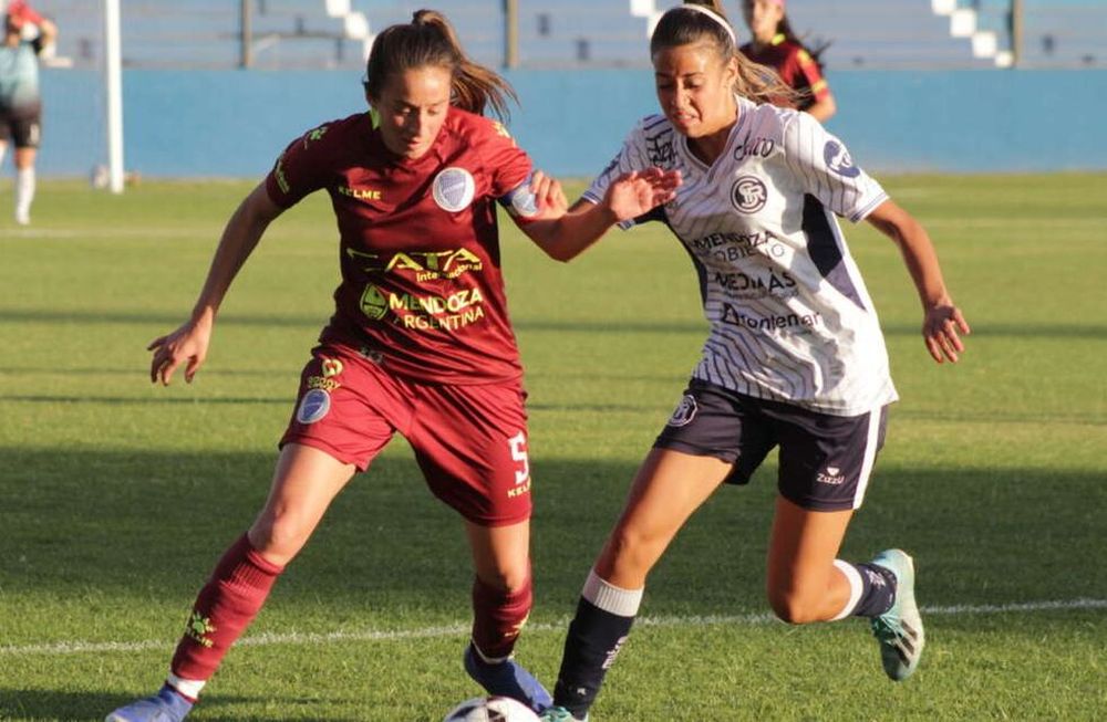 Las Tombinas volvieron a la cima, tras cumplir con sus fechas postergadas. Este domingo, juega una final anunciada contra Las Pumas en cancha de Guaymallén. /Prensa Godoy Cruz