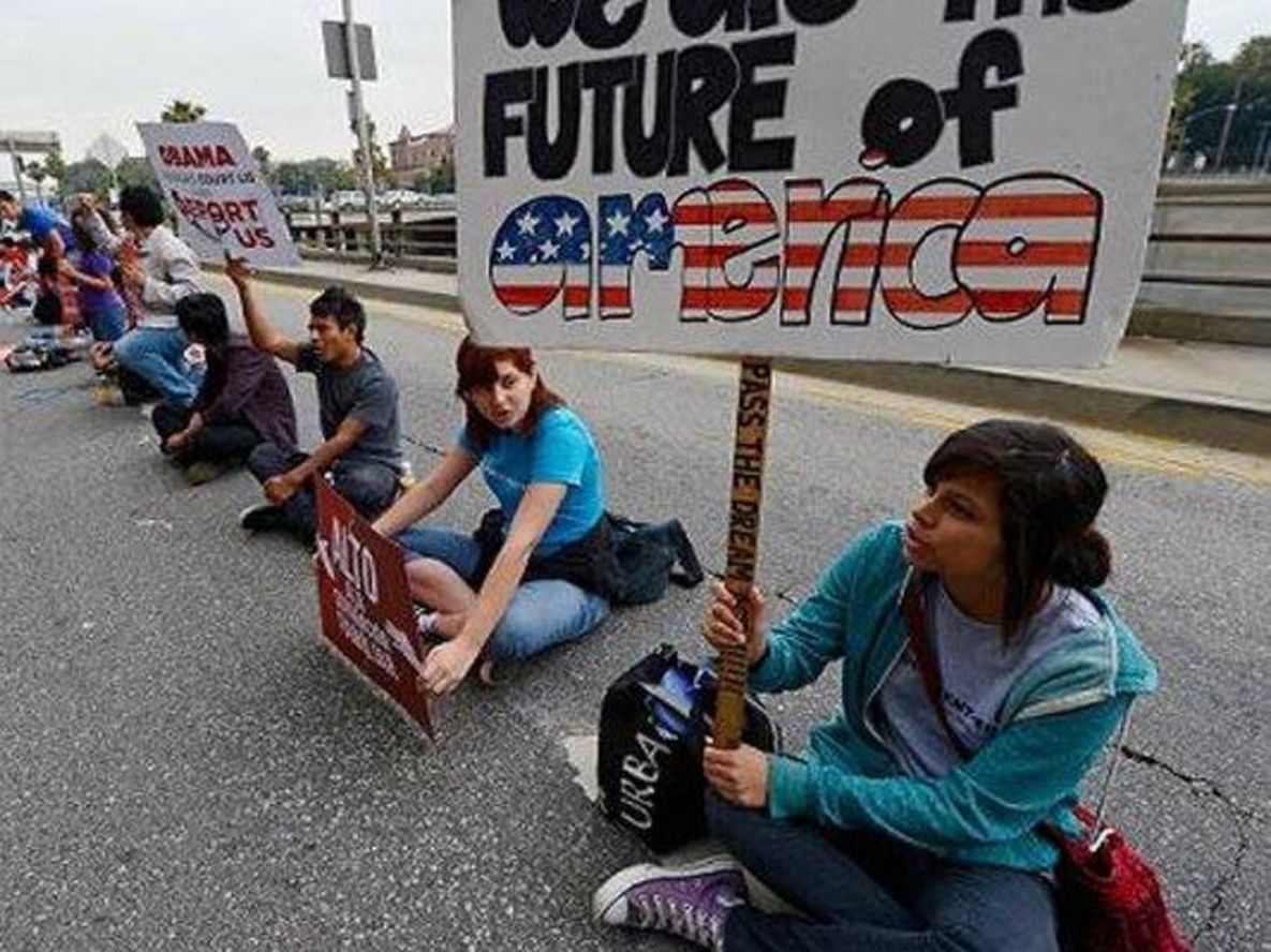 Los jóvenes inmigrantes en EEUU se debaten en la incertidumbre - Por Vivian Yee