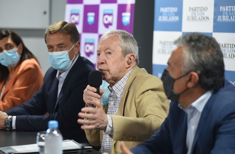 Los referentes de ambos partidos se reunieron para trabajar en conjunto temas previsionales y mejores condiciones para los jubilados y pensionados. “En una familia con dos jubilados no llegan al umbral de la pobreza que fija el propio INDEC”, dijo Cornejo.