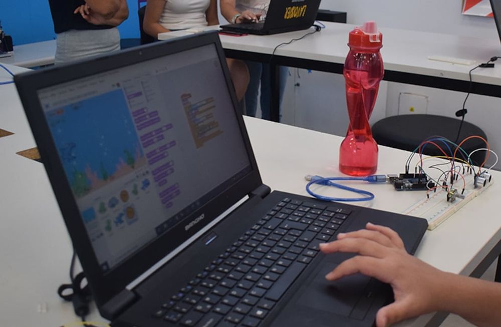 El personal docente que resida o trabaje en Godoy Cruz tendrá un 50% de reembolso en la compra de computadoras