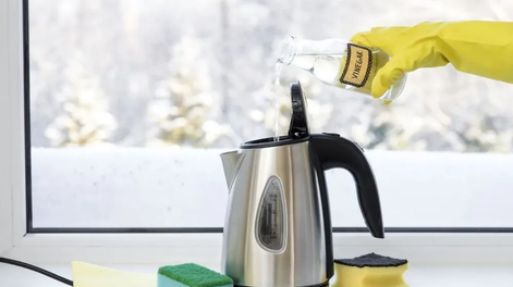 Los 2 mejores trucos de limpieza para dejar tu pava eléctrica como nueva