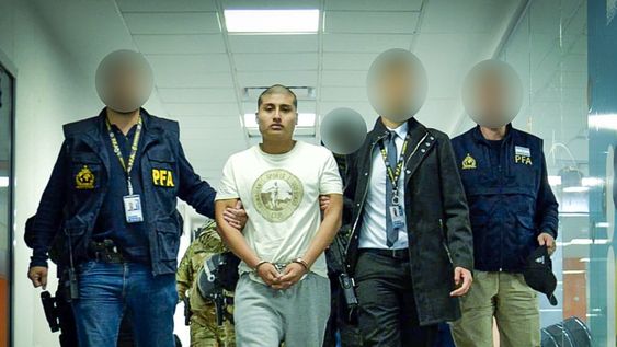 Fotos del “Pequeño J” en Argentina, acusado de participar en el triple homicidio narco de Florencio Varela.