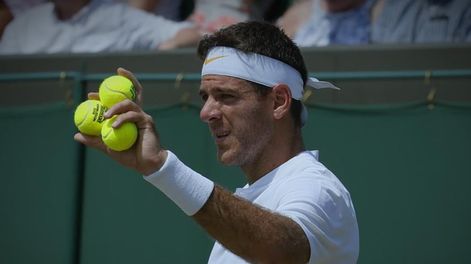 Del Potro se prendió a la campaña solidaria del Papu Gómez y donó sus zapatillas