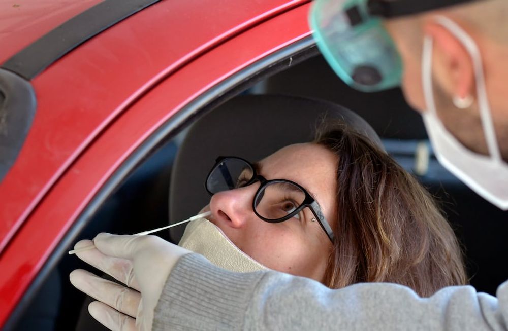 El aumento de contagios fue más notorio en los últimos 10 días en Mendoza. En los análisis se sigue presentando Ómicron. Foto: Orlando Pelichotti / Los Andes