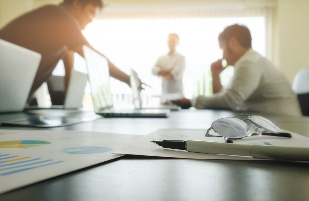 Si bien la mayoría de los freelancers aseguran que se paga muy bien en el exterior, lo cierto, es que la competencia es mayor y eso termina afectando al mercado y presiona los precios finales hacia abajo.