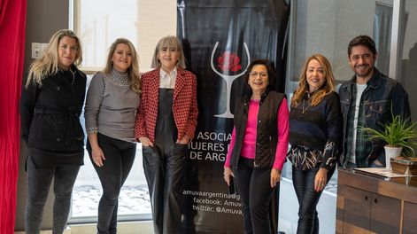 Natalia Grey, Daiana Martinez, Fátima Villagra, Cristina Pandolfi, Adriana Martínez y Federico Bizzotto.