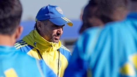 Diego Martínez y los problemas en la zaga central de Boca (Prensa Boca)