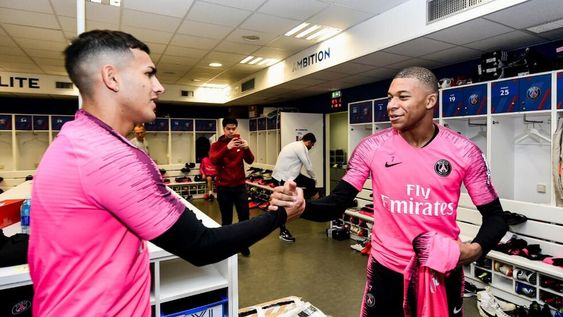 Leandro Paredes fue presentado como jugador del PSG y será compañero de Neymar y Mbappé