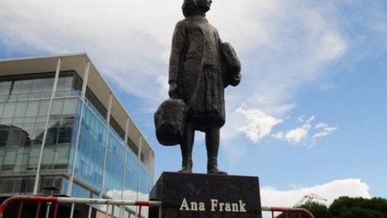Ana Frank ya tiene su estatua en Buenos Aires