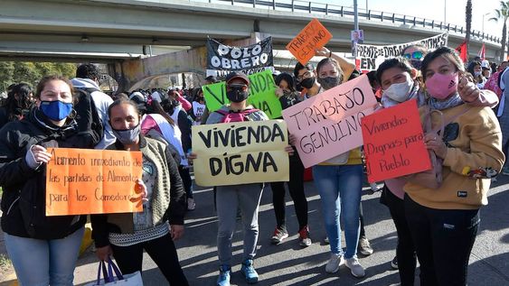 Hace años que venimos descendiendo moral y económicamente sin hacer absolutamente nada para que eso no ocurra. / Foto: Orlando Pelichotti