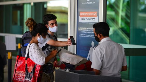 Pandemia sin fin. La circulación comunitaria de la variante Delta de Covid-19 amenaza con condicionar la salida de la crisis sanitaria y también la económica.