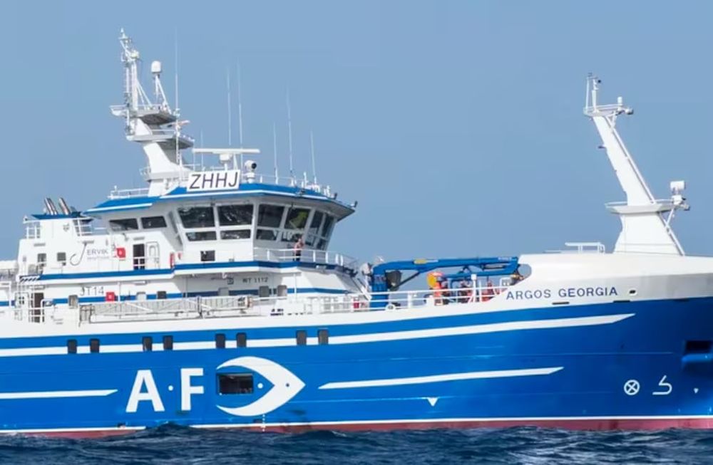 Vista del pesquero Argos Georgia, en el que iban 27 personas a bordo, entre ellos tripulantes españoles, que se ha hundido de madrugada en las Islas Malvinas. EFE/Comisión para la Conservación de los Recursos Vivos Marinos Antárticos (CCAMLR)